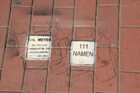 Stolpersteine vor der Gotamrstraße 4 für die KommunistInnen Louise und Karl Meyer